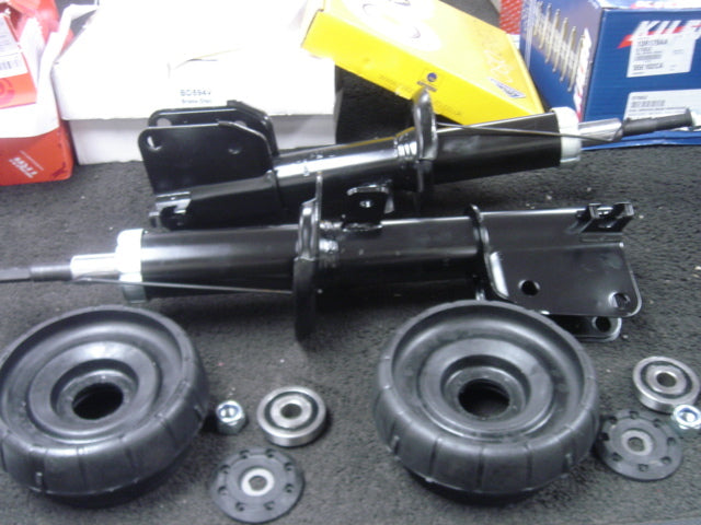 RENAULT TRAFIC VAUXHALL VIVARO FRONT SHOCK ABSORBER PAIR STRUT MOUNTING LH RH