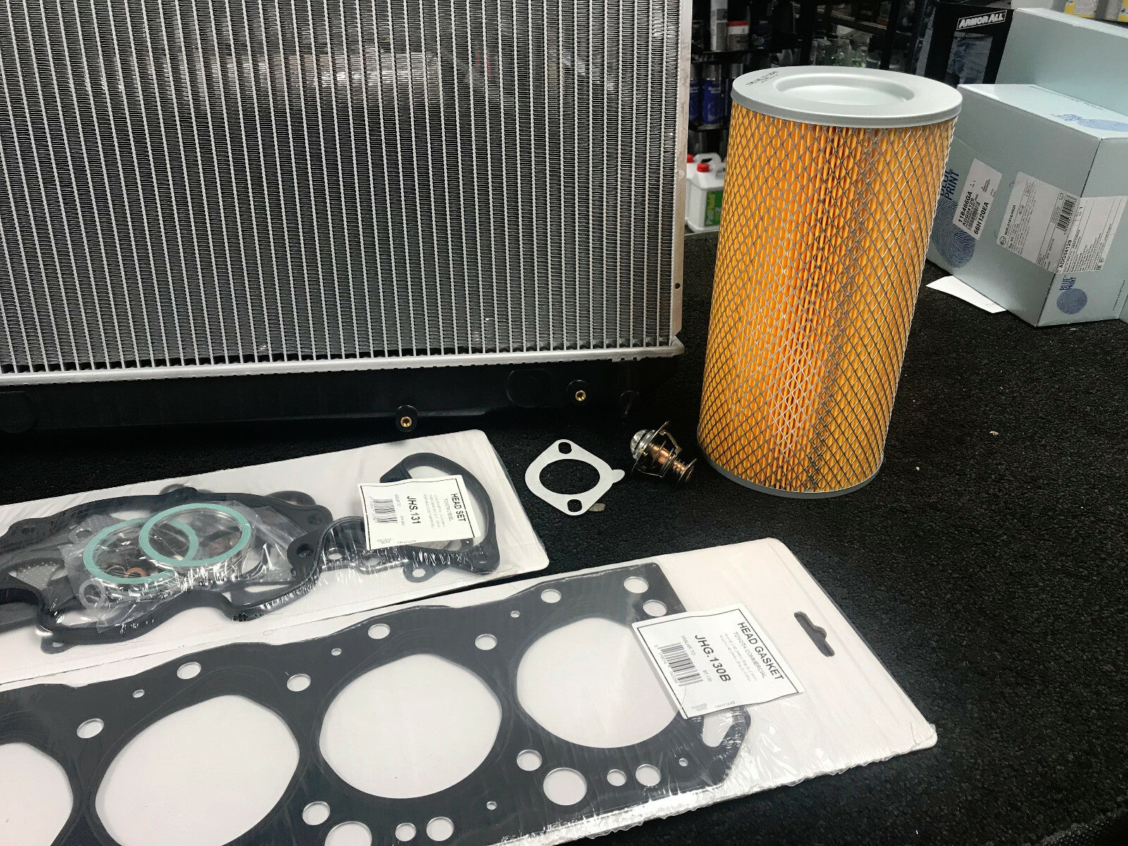 FOR HIACE  2.4D 2L 2LT HEAD GASKET SET BOLTS RADIATOR OIL FITLER SERVICE KIT 