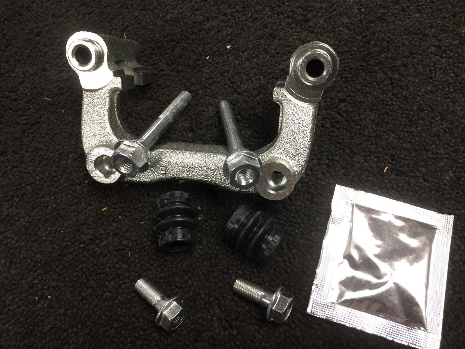 REAR BRAKE CALIPER CARRIER BRACKET PEUGEOT 1007 207 307 2008 208 LUCAS CALIPERS