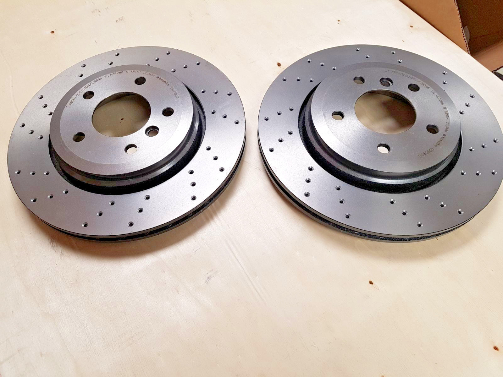 BMW 330 330D 330CI E46 BRAKE DISCS CROSS DRILLED REAR  320MM