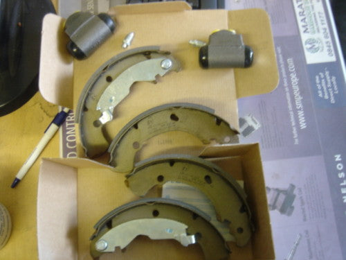 FIESTA COURIER REAR BRAKE SHOES & 2 BRAKE CYLINDERS