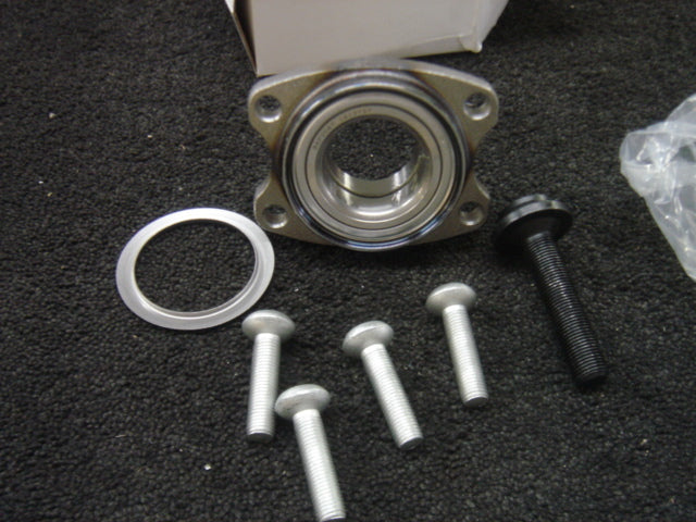 AUDI A4 1.9tdI CABRIOLET 2001 on FRONT WHEEL BEARING HUB NEW