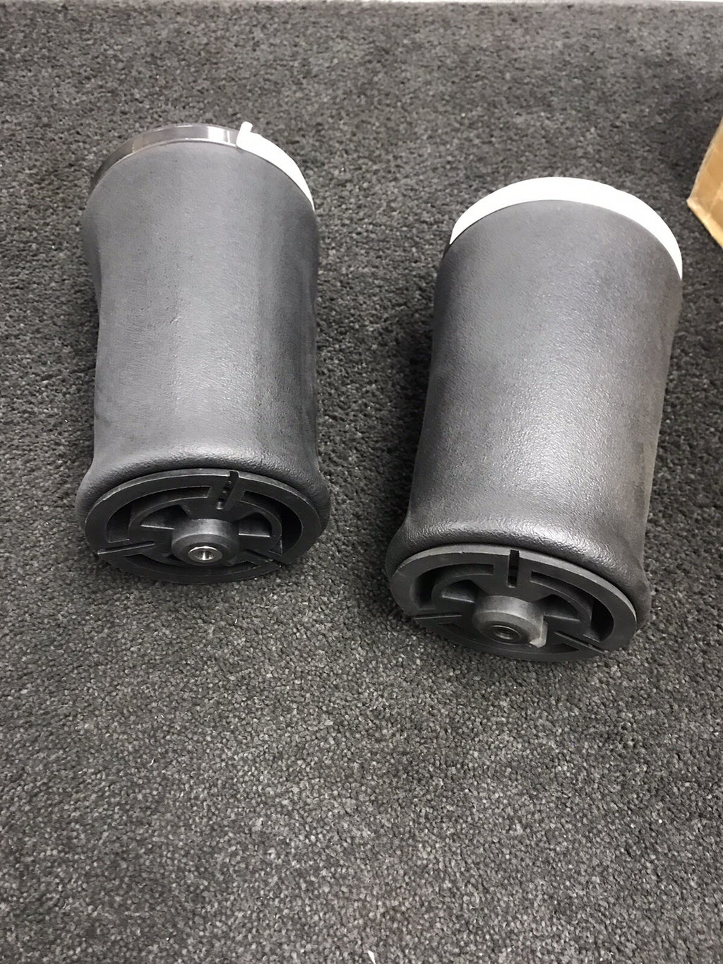 BMW 5SER E39 TOURING ESTATE REAR SUSPENSION AIR BAG SPRINGS  37121094613/614