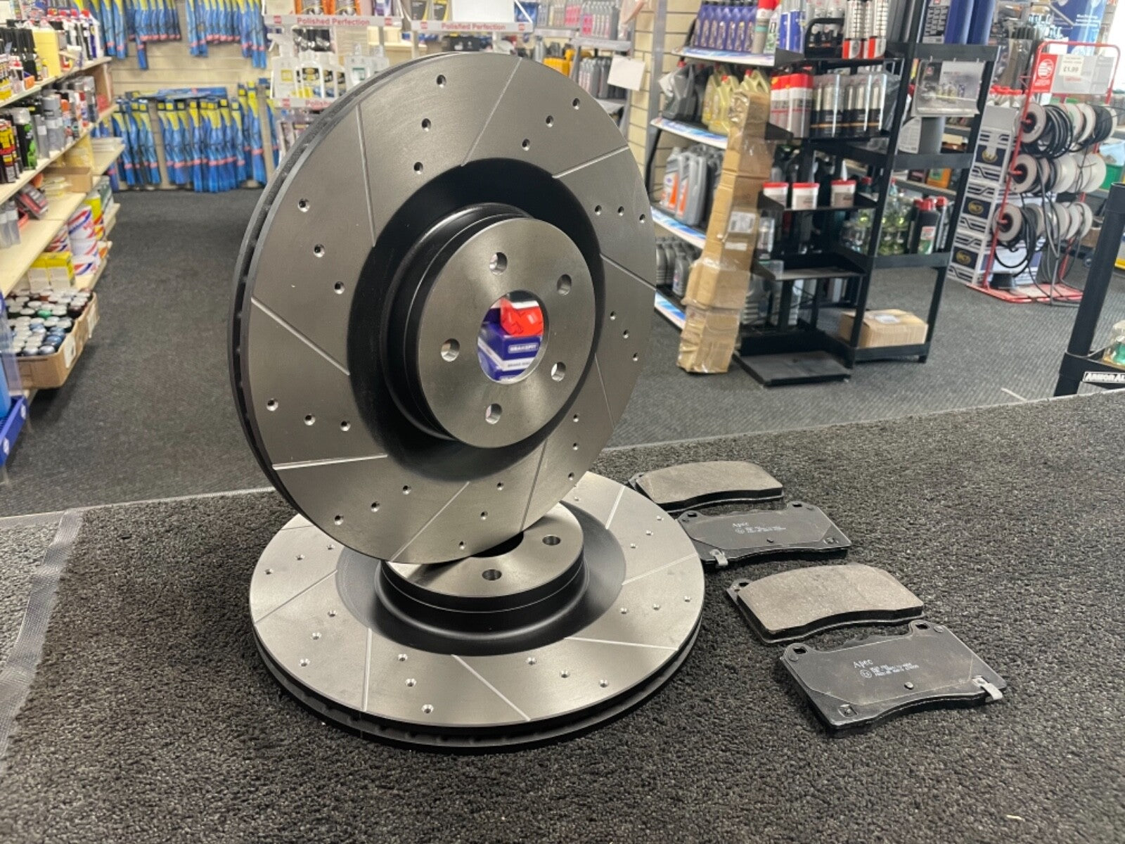 FORD FOCUS 2.3ST MK4 BRAKE DISC CROSS DRILLED GROOVED BREMBO BRAKE PAD FRONT