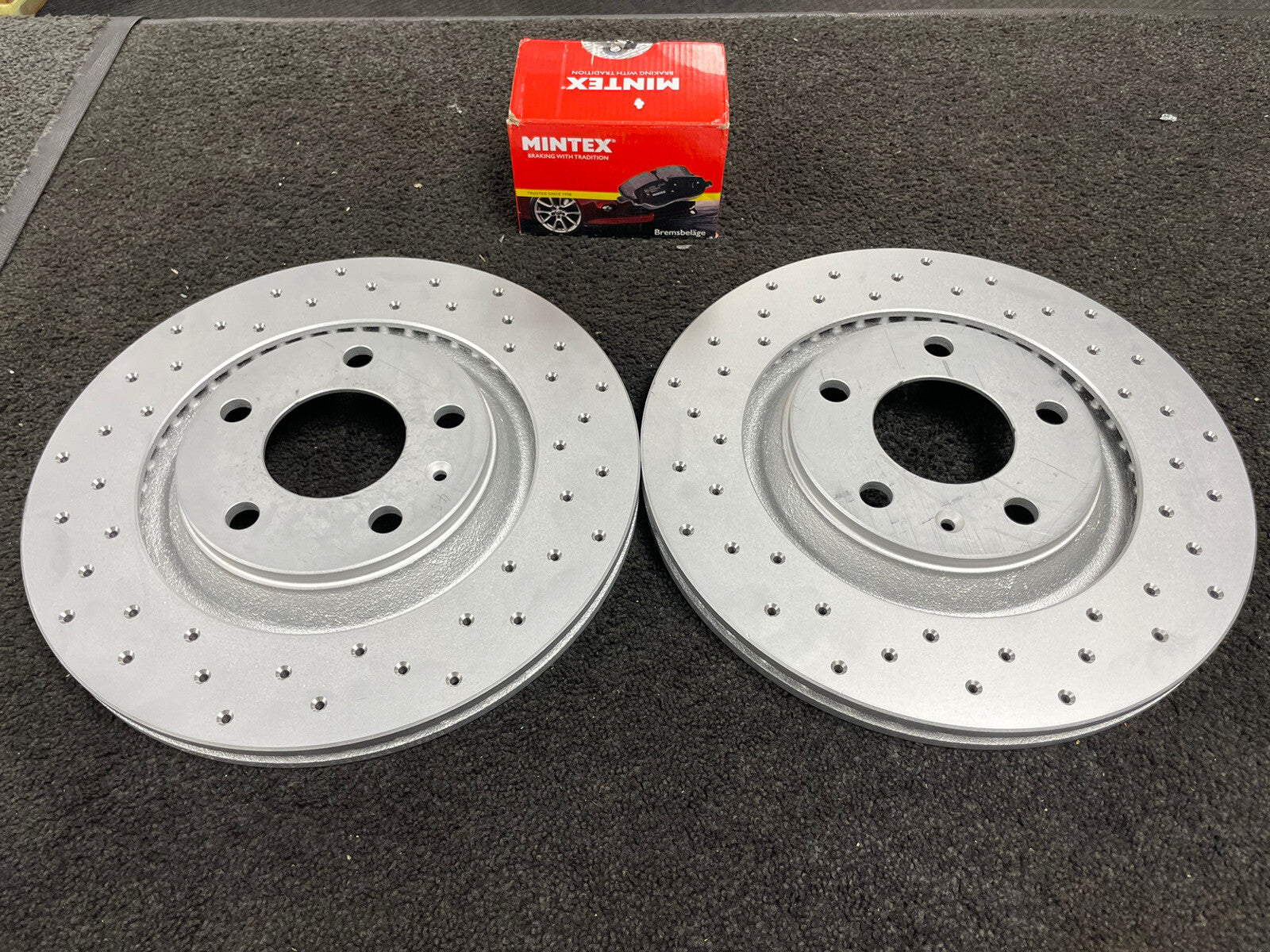 FOR AUDI S4 4.2 V8 B6 B7 QUATTRO REAR CROSS DRILLED PERFORMANCE BRAKE DISC PADS