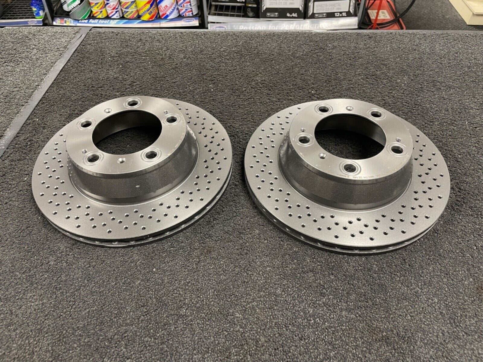 FOR PORSCHE 996 997 911 3.6 3.4 CARRERA 4 S REAR BRAKE DISCS PAIR VENTED DRILLED