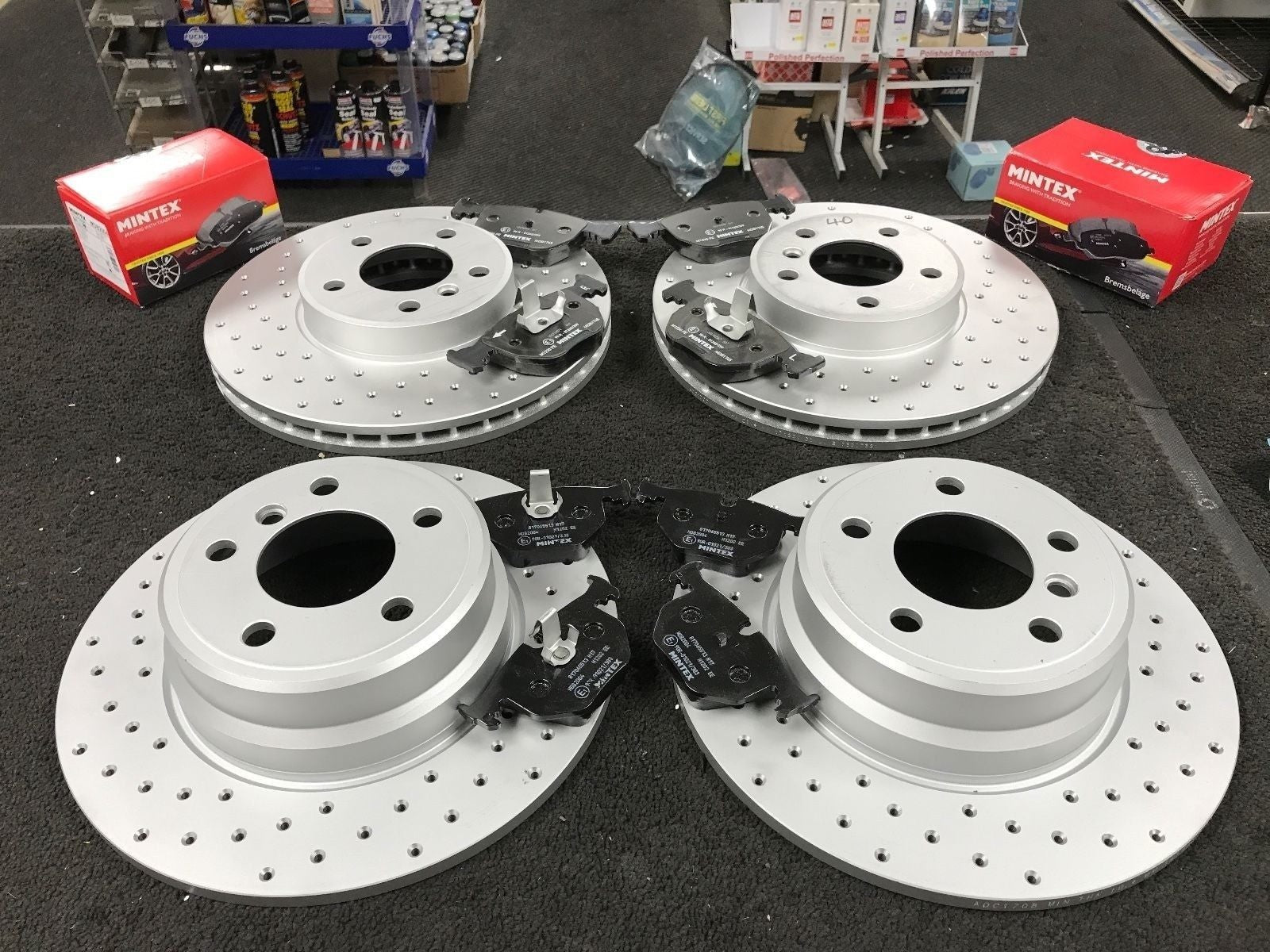 VW TRANSPORTER T5 T6 TDi CROSS DRILLED BRAKE DISC MINTEX PADS FRONT REAR
