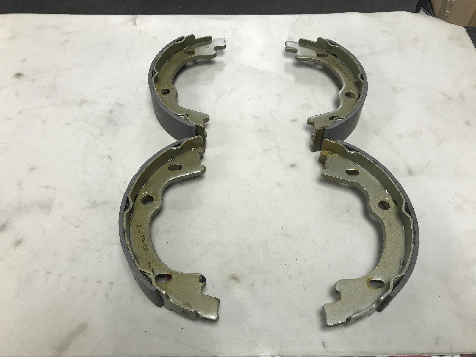 FOR KIA CARENS 1.6 1.8 2.0CRDi 2006-2010 REAR HANDBRAKE PARKING SHOES 
