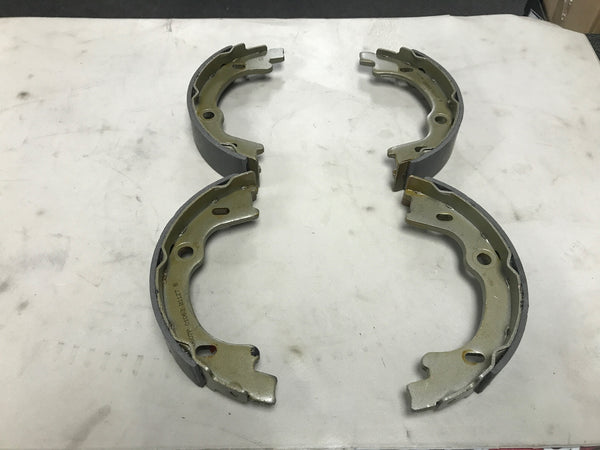 FOR KIA CARENS 1.6 1.8 2.0CRDi 2006-2010 REAR HANDBRAKE PARKING SHOES 