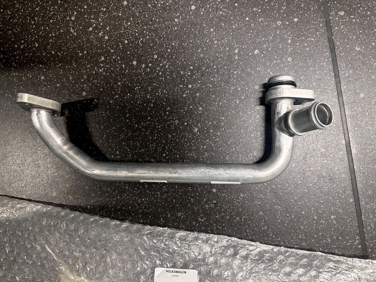 AUDI A4 S4 A5 S5 Q5 RS4 RS5 3.0LTR WATER COOLANT PIPE 06M121071J GENUINE