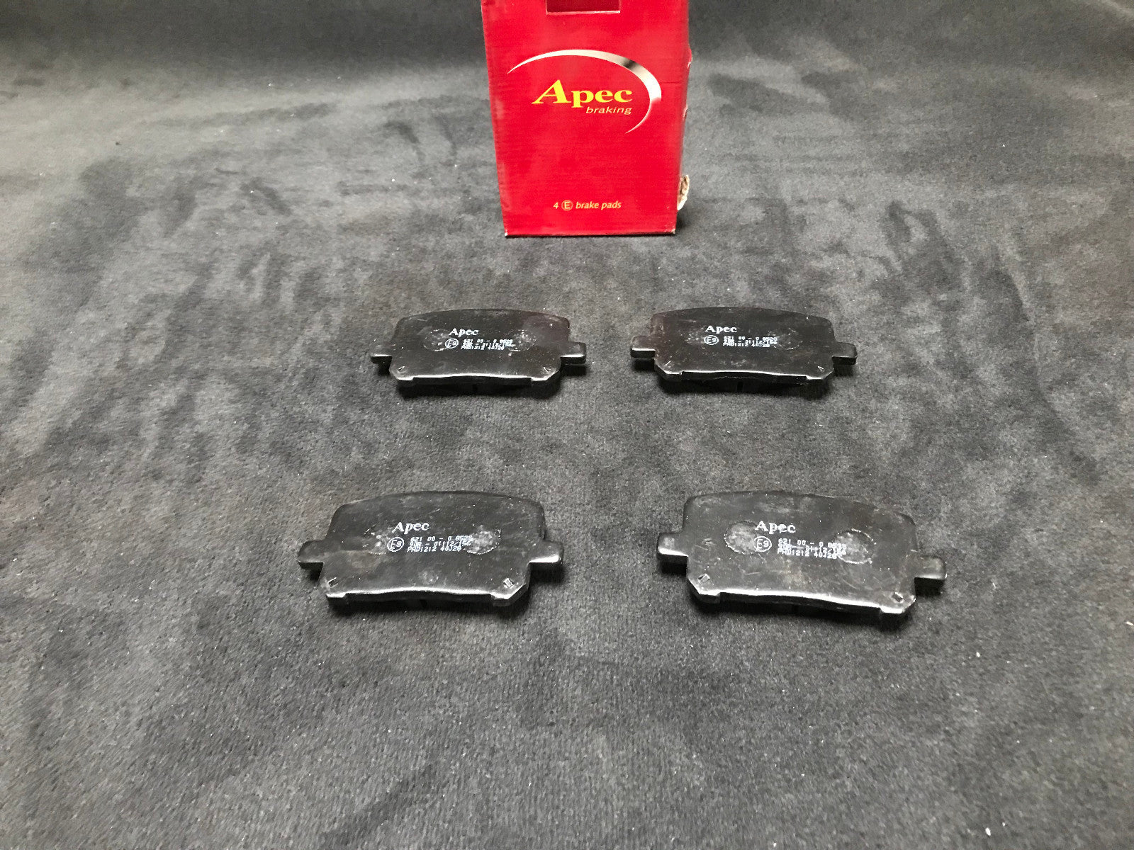 FOR TOYOTA PREVIA 2.0 CLR307 2.4 ACR30 VVTI NEW GENUINE APEC FRONT BRAKE PADS