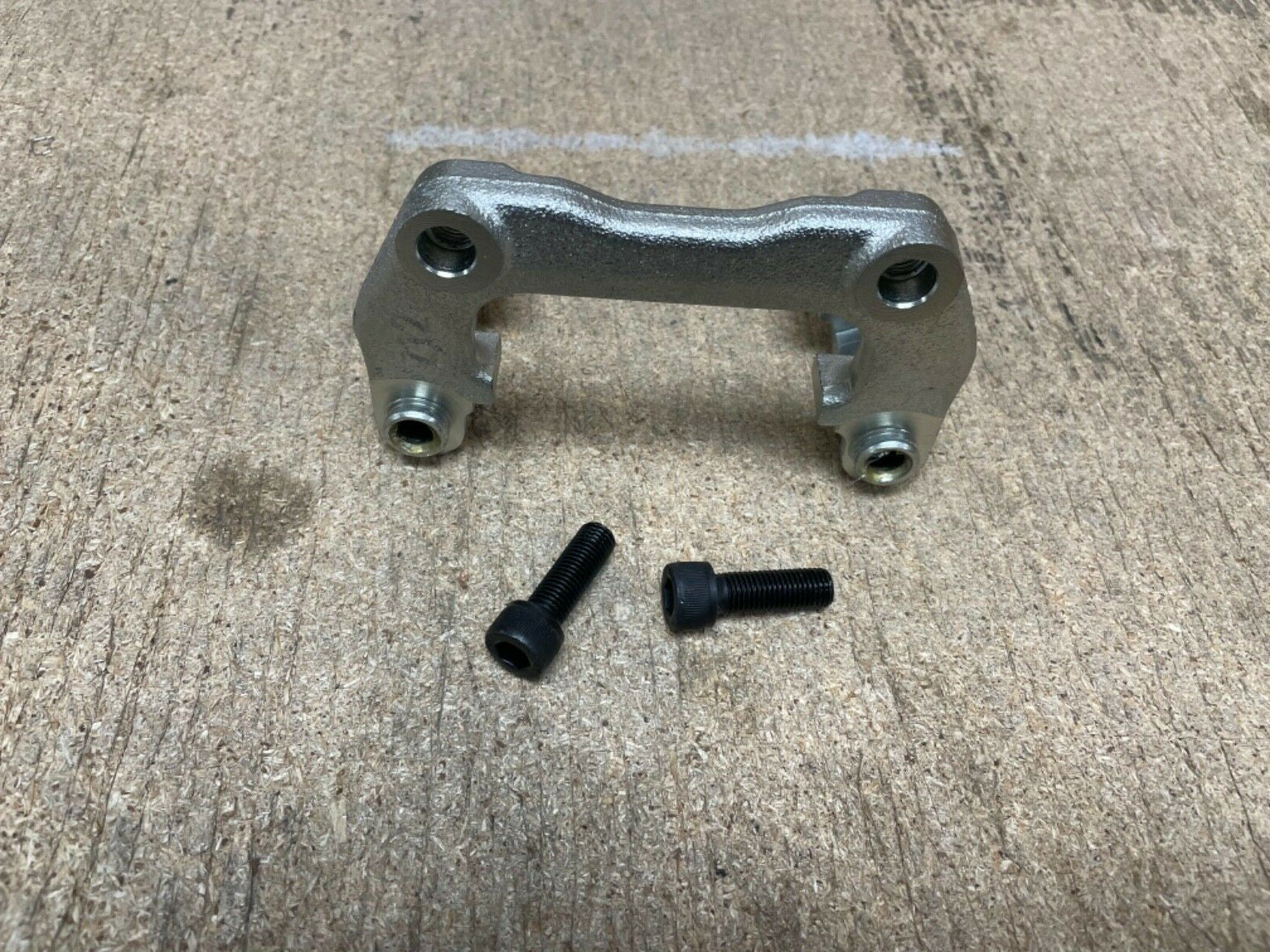 REAR BRAKE CALIPER CARRIER BRACKET AUDI S3 TT 8N QUATTRO 4WD 256MM 118 CENTER