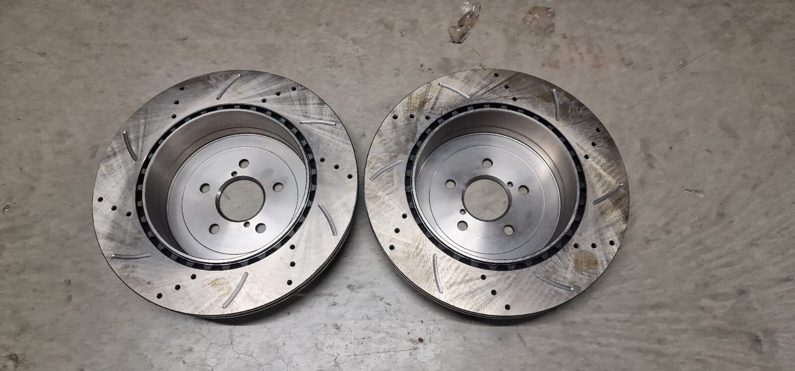 FOR SUBARU 2.0 TURBO & STI  DRILLED GROOVED BRAKE DISCS REAR
