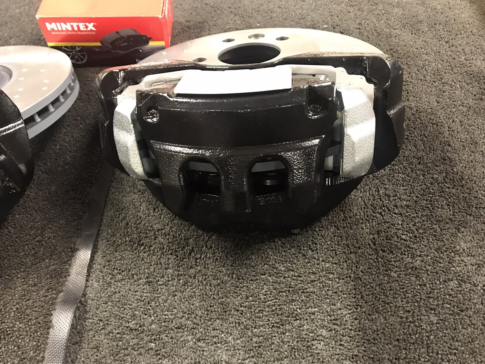 VW CARAVELLE TDi BIG BRAKE CONVERSION DISC DRILLED CALIPER KIT 340mm BLACK