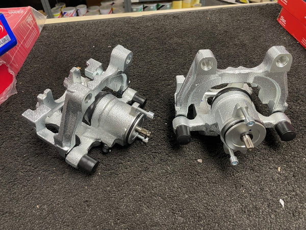 PASSAT B8 BiTDi SCR240 REAR ELECTRIC BRAKE CALIPERS COMPLETE BRACKET CARRIER
