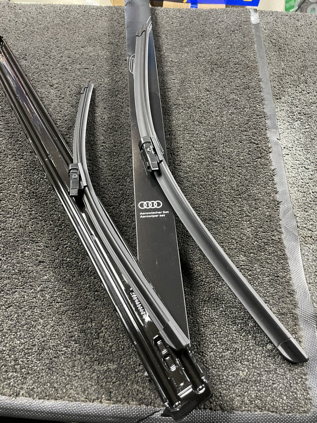 VW GOLF MK6 JETTA PASSAT CC TSi TDi GENUINE FRONT WIPER BLADES PAIR 81C998002