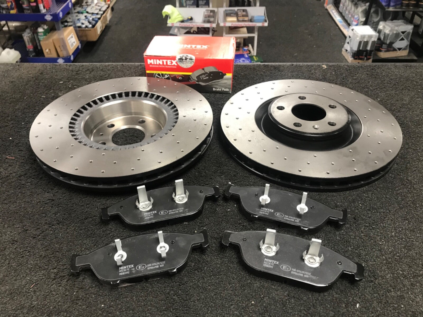 AUDI A8 3.0TDi D4 PERFORMANCE BRAKE DISC CROSS DRILLED FRONT REAR BRAKE PADS  