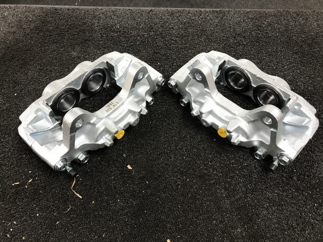 FOR MITSUBISHI SHOGUN SPORT PAJERO 3.2 FRONT BRAKE CALIPERS LH + RH 4 PISTON