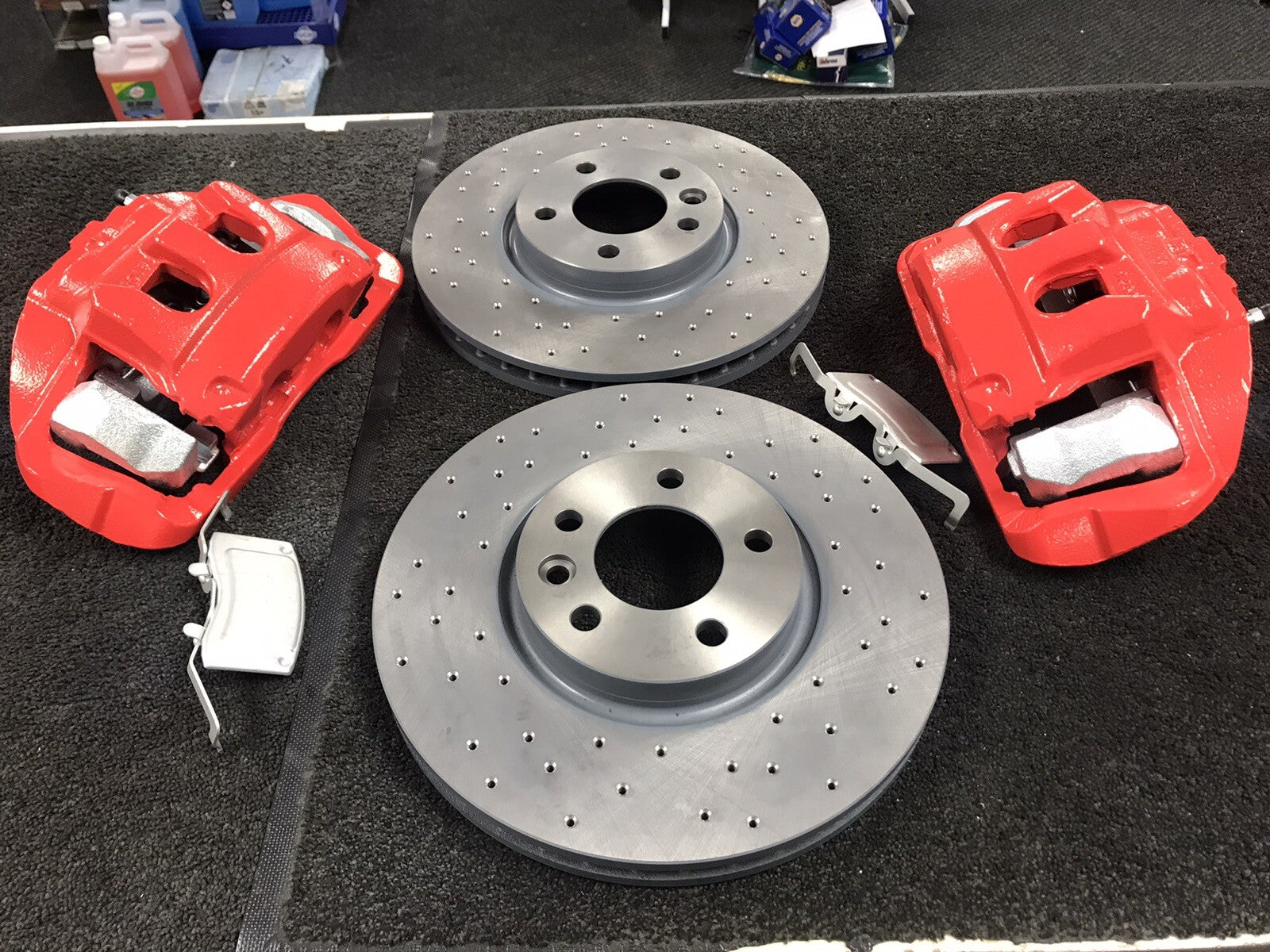 VW TRANSPORTER PERFORMANCE DRILLED BRAKE DISC CALIPER KIT 340mm RED