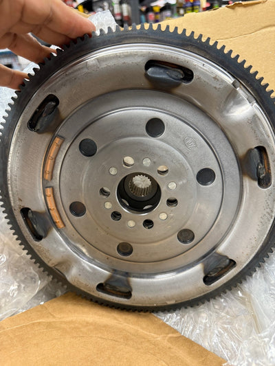 DUAL MASS FLYWHEEL AUDI A6 C6 4F 2.0TDi CVT 415062308 LuK 03G105317C 03L105317