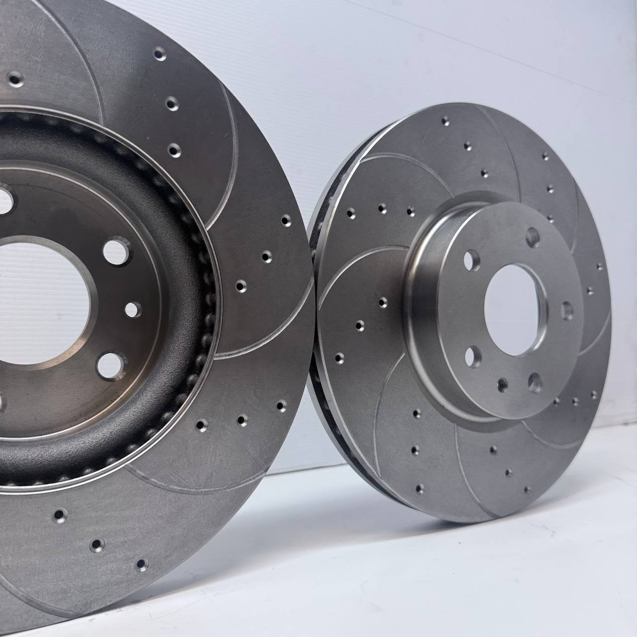 FOR FORD MONDEO VIGNALE TDCI (MK5 (CD391)) FRONT DRILLED GROOVED DISC BREMBO PAD