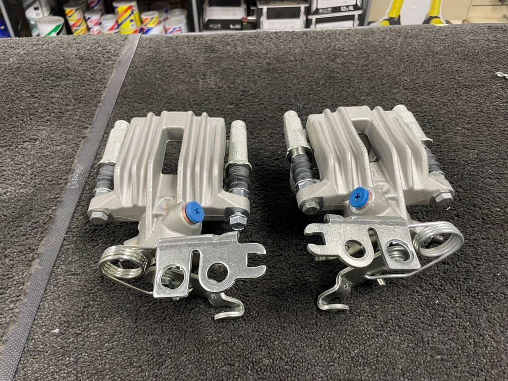 CADDY MK3 TDi SDi 2 REAR BRAKE CALIPER BRACKETS COMPLETE 2K0615423C/24C 253MM