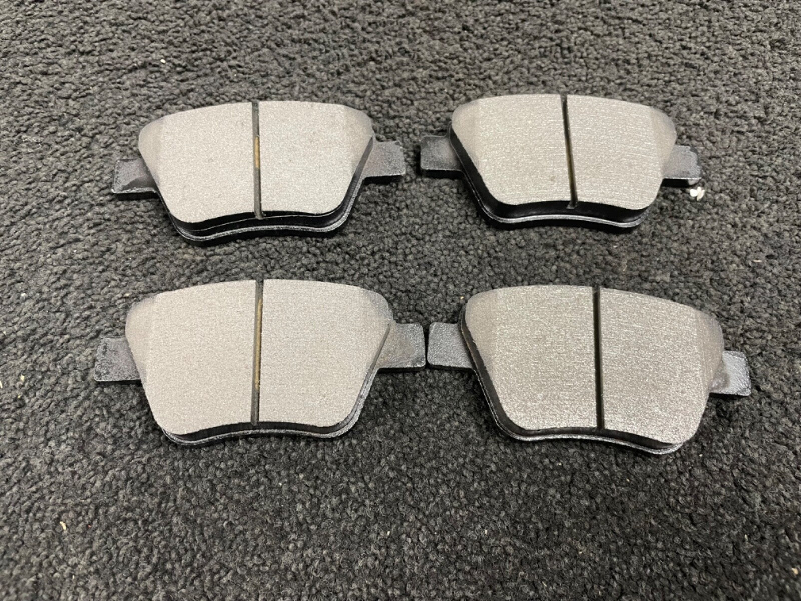 VW CADDY MAXi LIFE 4MOTION 2 REAR BAKE DISC REAR BRAKE CALIPER PADS 272MM