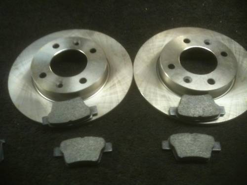 PEUGEOT 307 1.4 1.6 HDI REAR BRAKE DISCS  & PADS BOSCH