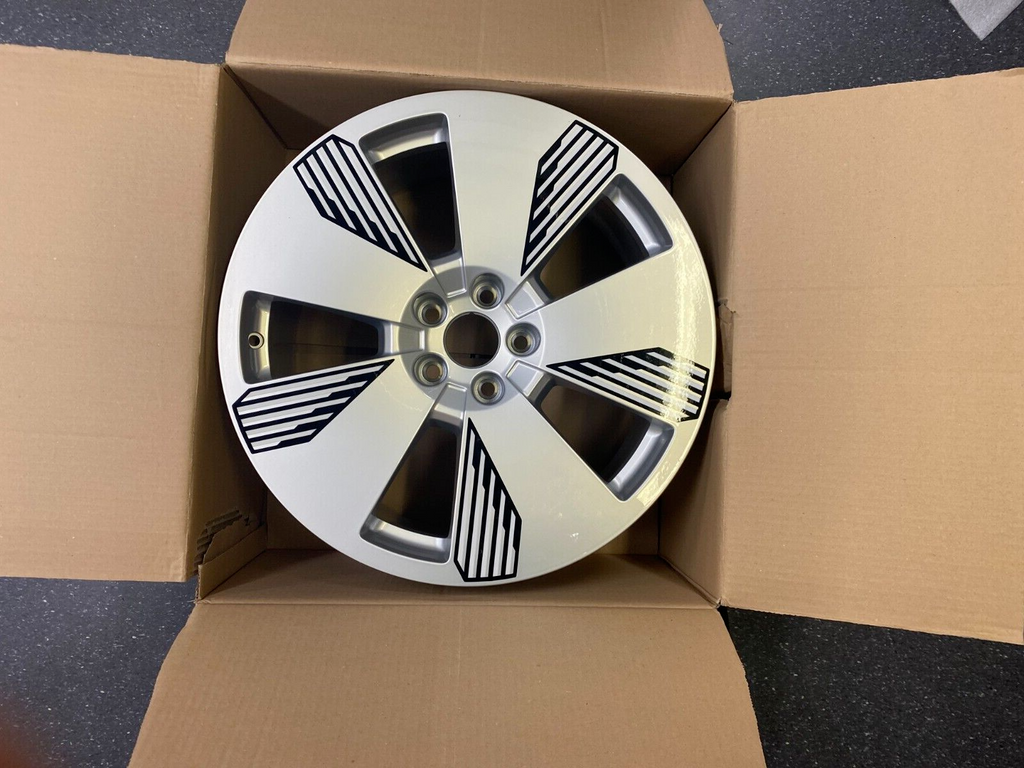 AUDI E-TRON Q8 E-TRON ALLOY WHEEL 4KE601025Q (8,5JX19H2 ET36) GENUINE BRAND NEW