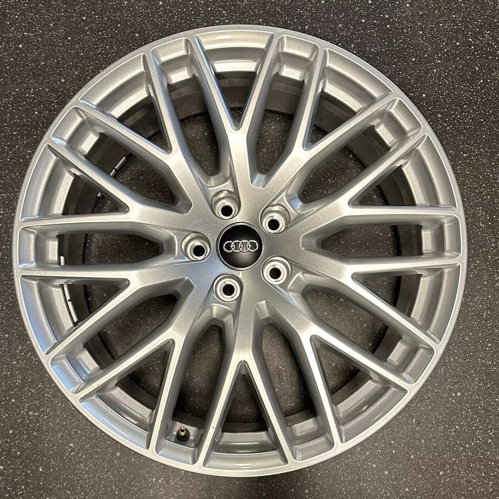 AUDI Q7 2016 ON 20" ALLOY WHEELS (9JX20H2ET33) 4M0601025Q GENUINE EX DISPLAY