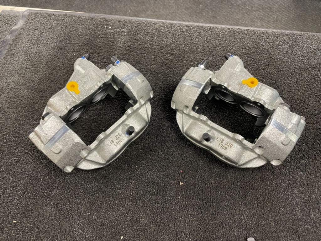 NEW UPGRADED FOR AUSTIN PRINCESS 4 POT BRAKE CALIPERS PADS ESCORT CAPRI TRIUMPH