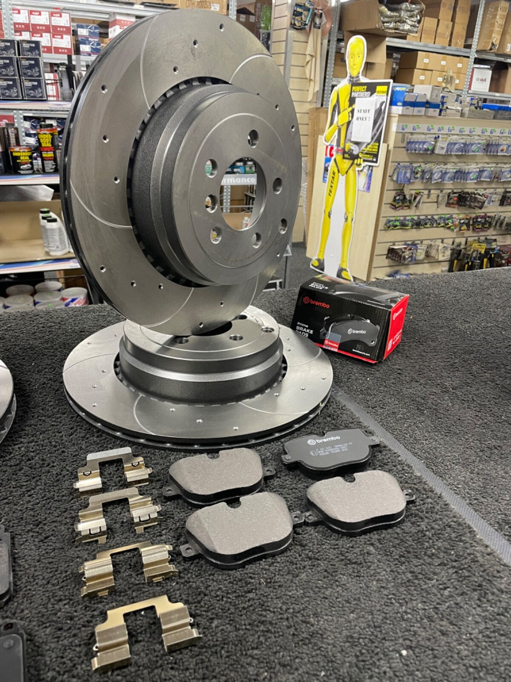 FOR RANGE ROVER VOGUE BRAKE DISCS CROSS DRILLED GROOVED BRAKE PAD FRONT REAR