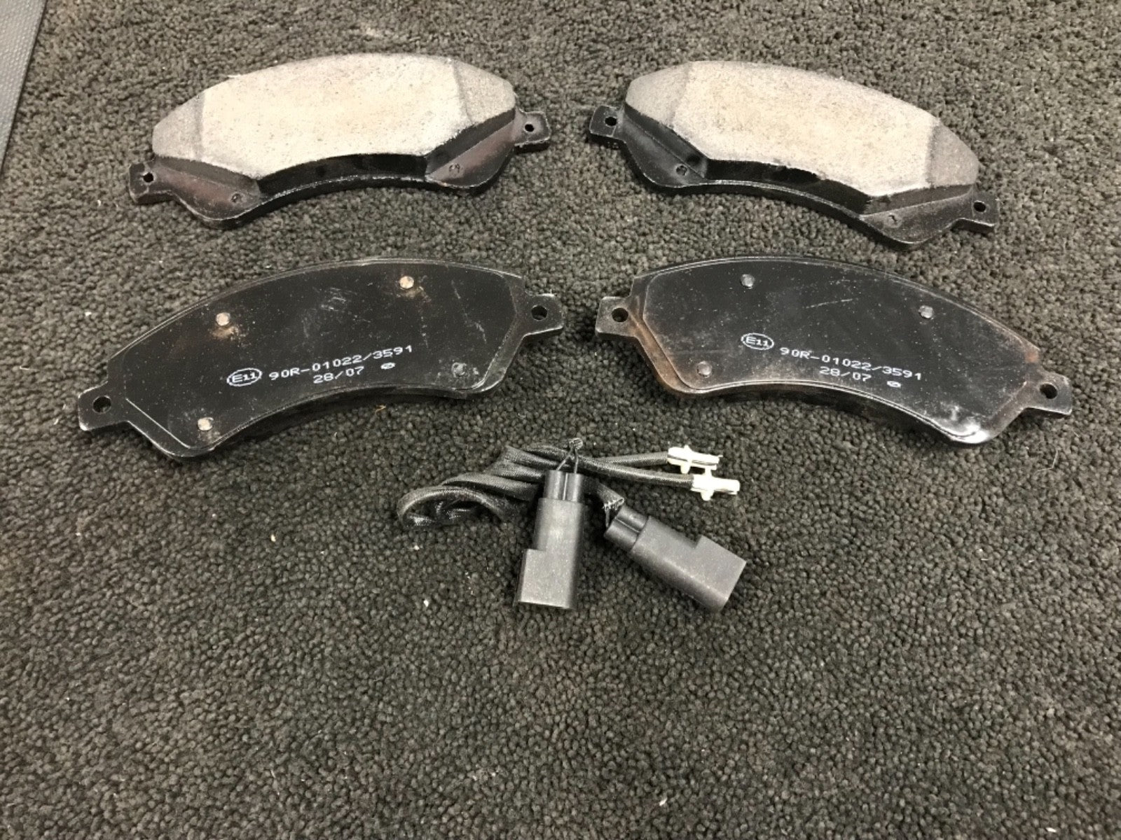 FORD TRANSIT 260 280 290 300 310  FRONT BRAKE PADS 2.2 FWD 2006 ON MK7 BRAND NEW