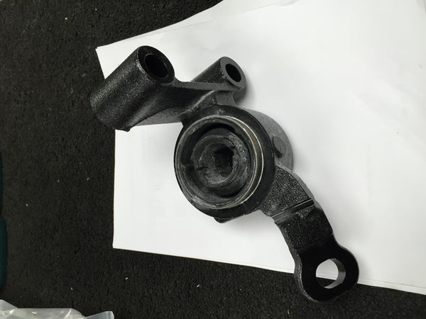 BMW MINI ONE COOPER S CONVERTIBLE FRONT LOWER WISHBONE ARM BUSH HOLDER RH SIDE