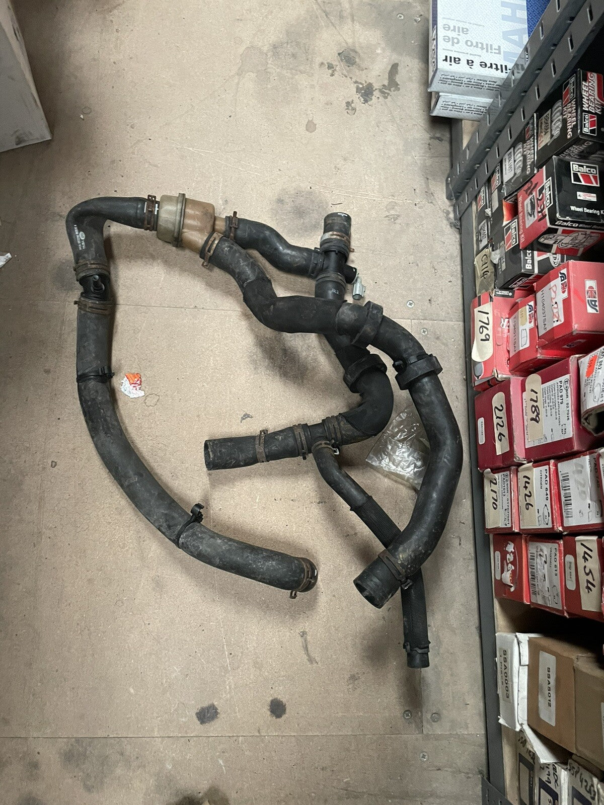 THERMOSTAT  RADIATOR HOSES LAND ROVER DEFENDER 90 110 TDCI