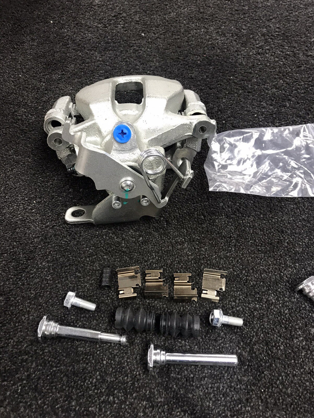 FORD TRANSIT MK7 TDCi 2006-13 REAR BRAKE CALIPER COMPLETE +BRACKET BRAKE PADS