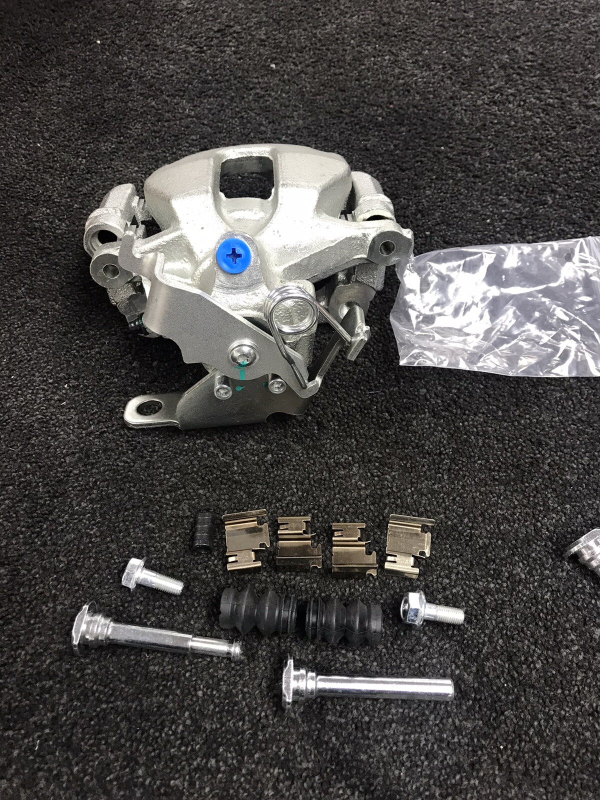 FORD TRANSIT MK7 TDCi 2006-13 REAR BRAKE CALIPER COMPLETE +BRACKET BRAKE PADS