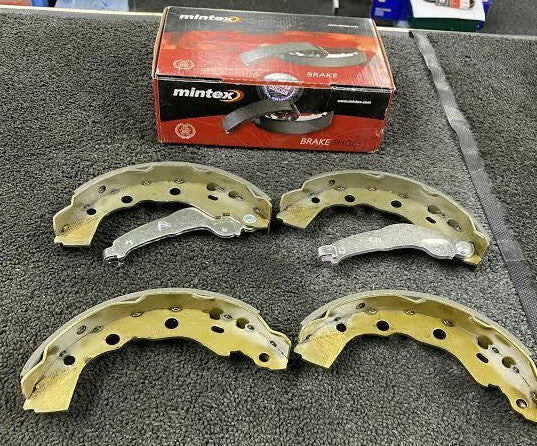 REAR MINTEX BRAKE SHOES FIT MITSUBISHI CARISMA DA1A DA2A DA5A 1.6 MR465094
