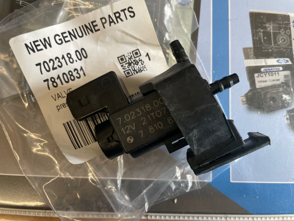 GENUINE BMW INTAKE VACCUM SOLENOID VALVE BMW + MINI 7810831  1742712