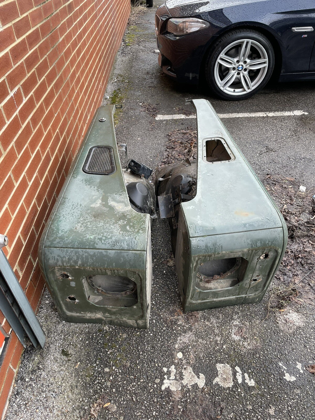 LAND ROVER DEFENDER  90 110 WINGS INNER AND OUTER PAIR