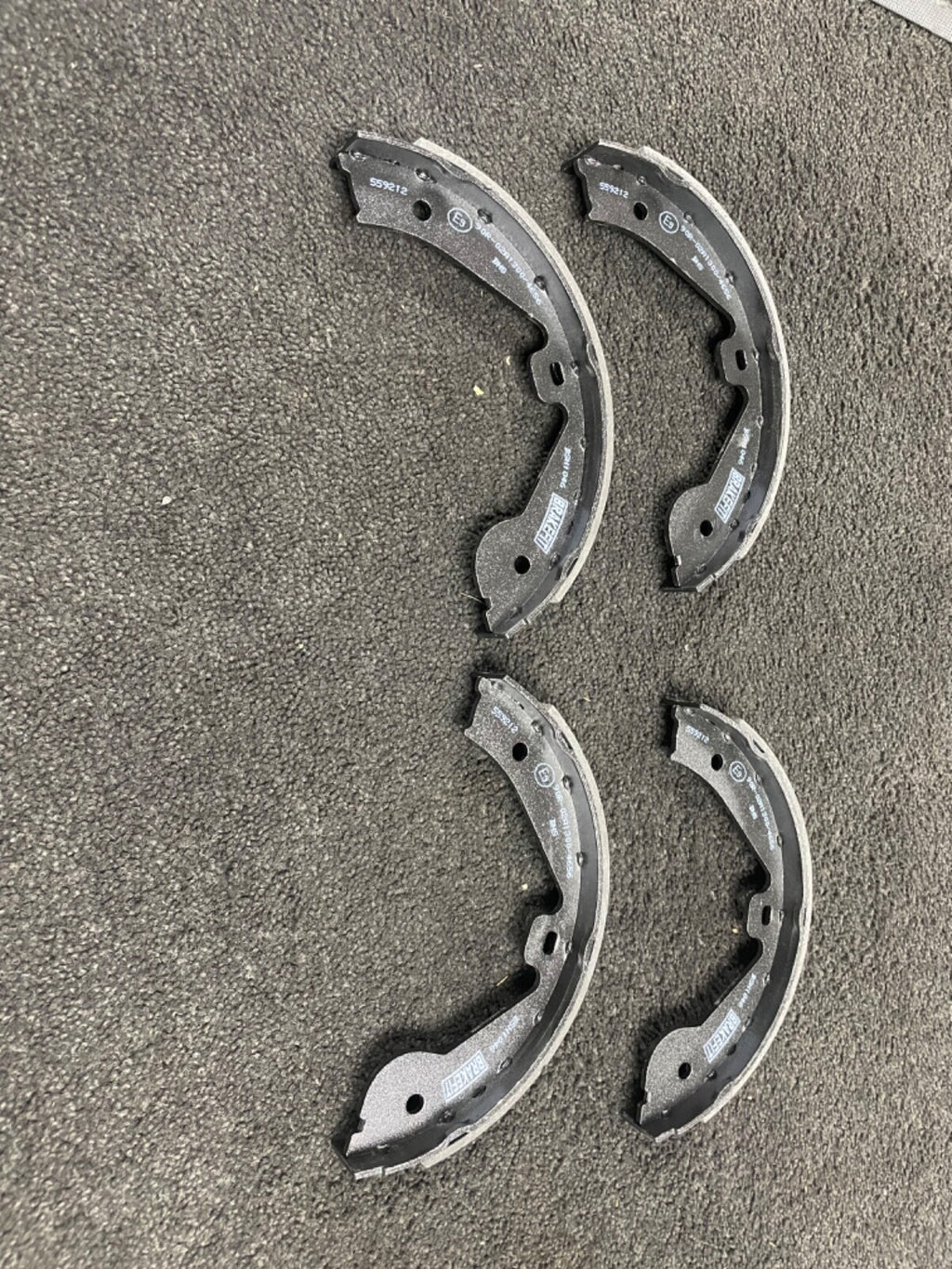 RANGE ROVER L322 4.2 4.4 V8 TD6 TDV8 REAR HANDBRAKE PARKING SHOES