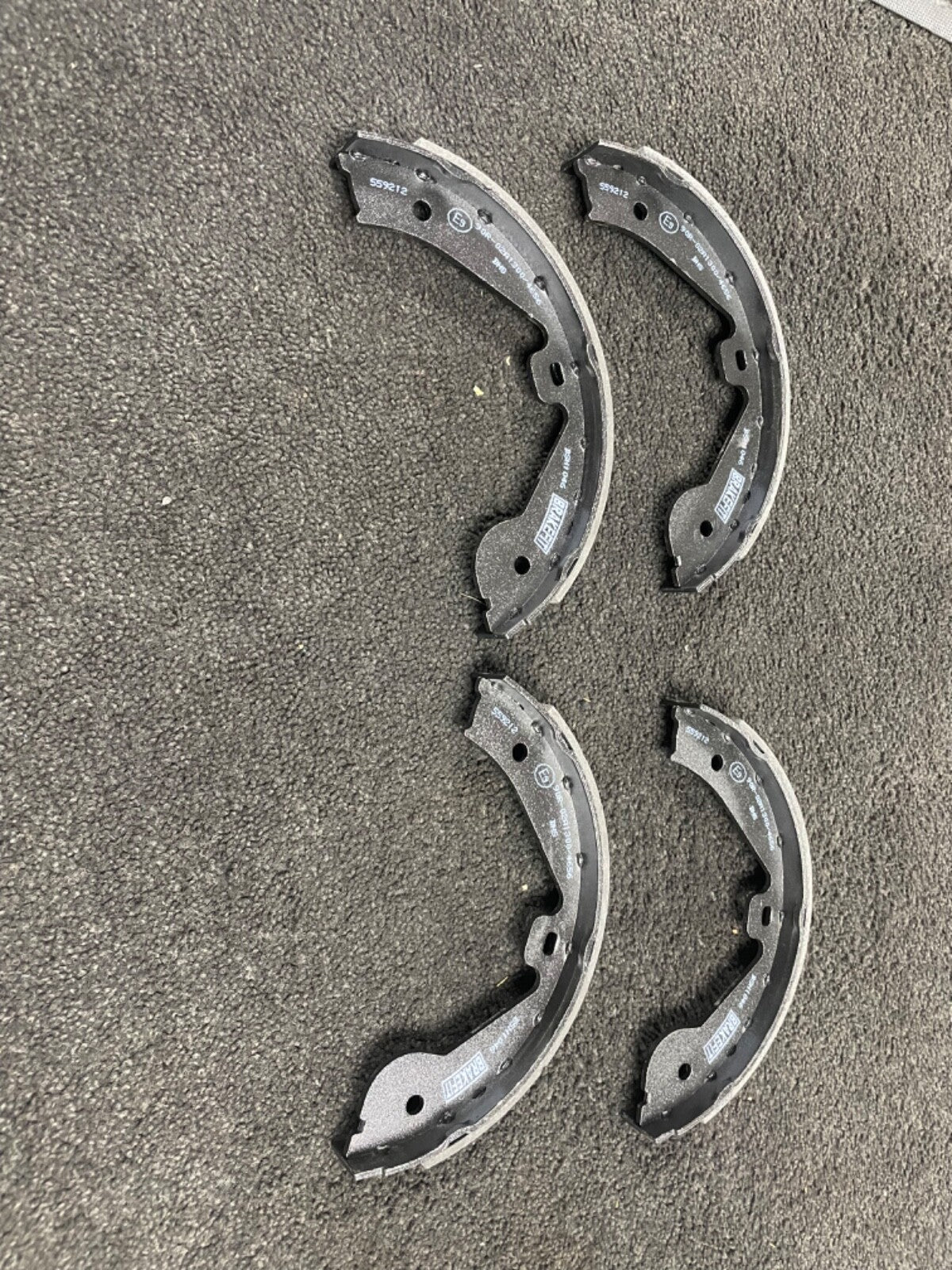 RANGE ROVER L322 4.2 4.4 V8 TD6 TDV8 REAR HANDBRAKE PARKING SHOES