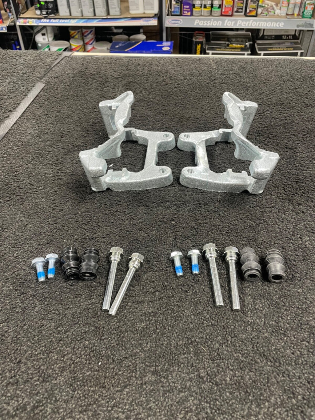 AUDI TT MK2 8J REAR VENTED BRAKE DISC CALIPER BRACKETS FOR 310 X22MM