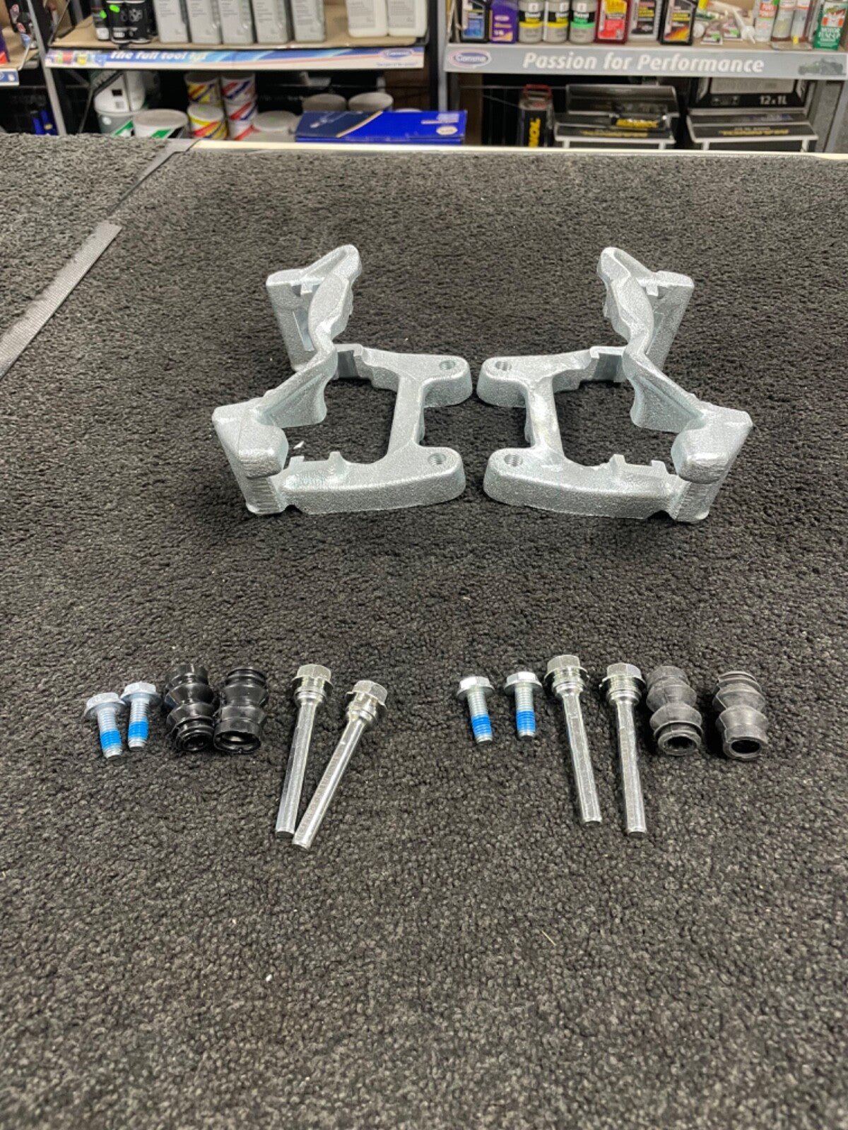 AUDI TT MK2 8J REAR VENTED BRAKE DISC CALIPER BRACKETS FOR 310 X22MM