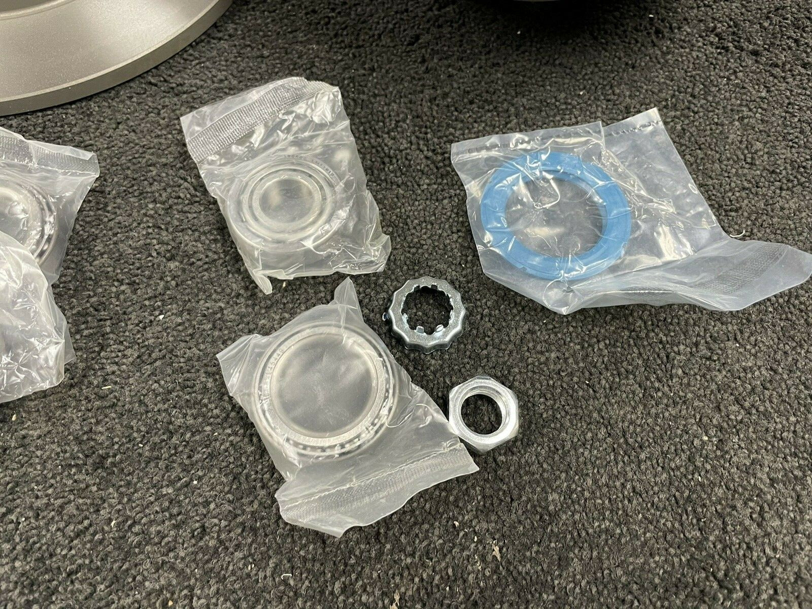 AUDI A4 AVANT B5 1995-2001 REAR BRAKE DISC +ABS 2 RINGS WHEEL BEARING KITS