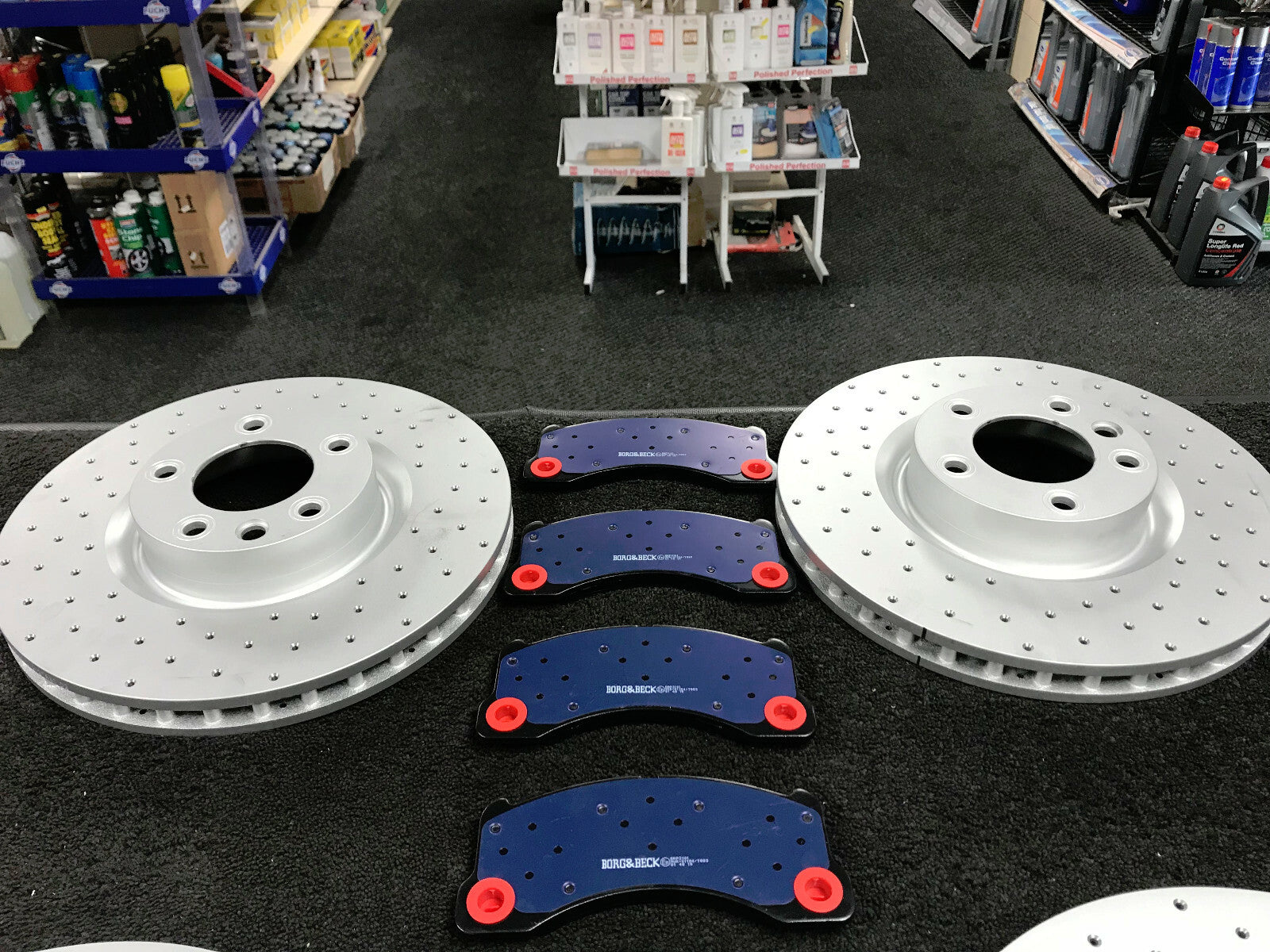 VW TOUAREG 5.0 R50 TDI BRAKE DISCS DRILLED FRONT & REAR 368MM 358MM & PADS