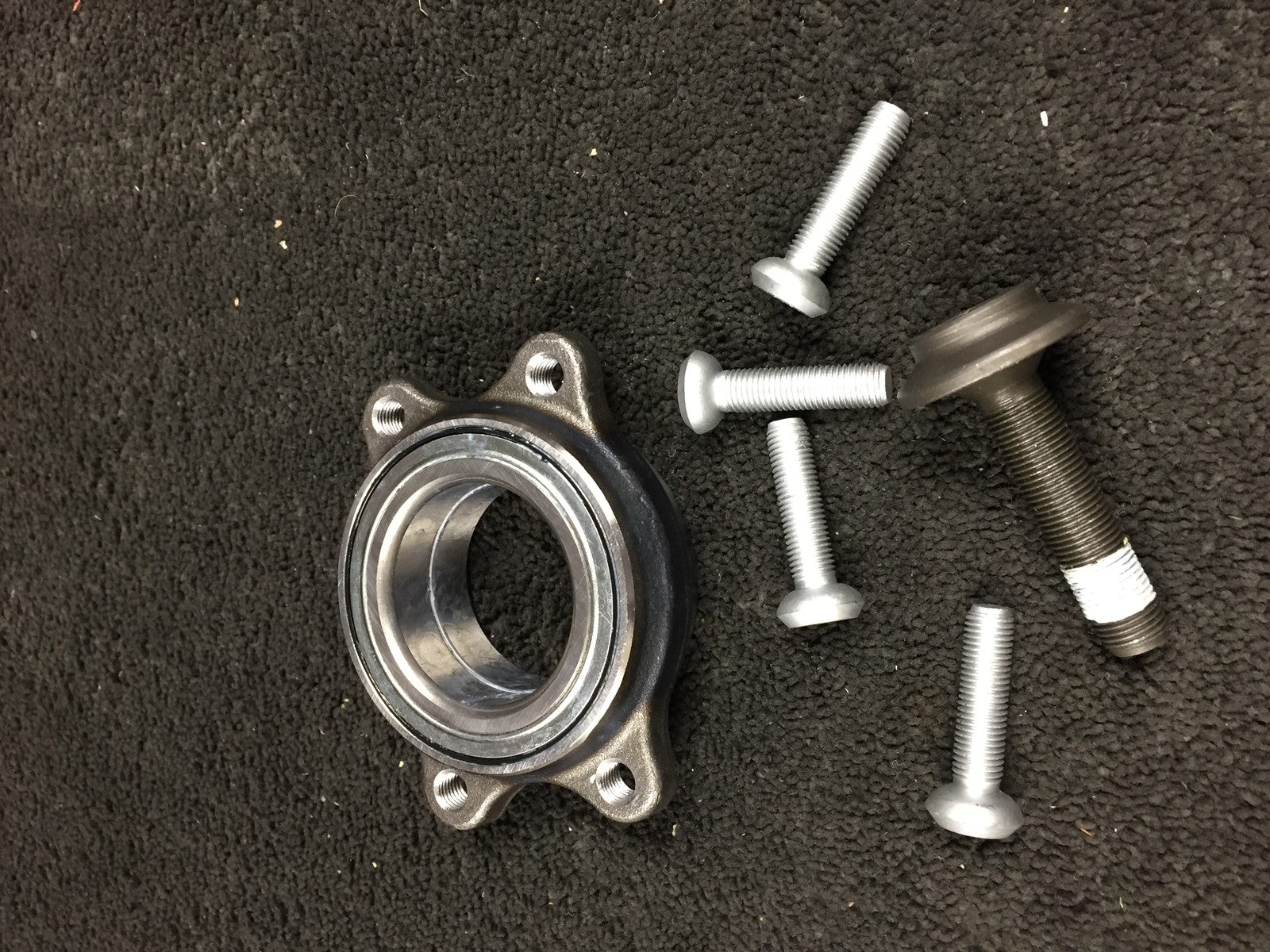 AUDI A4 B8 A5 A6 C7 A7 S5 Q5 A8 WHEEL BEARING FRONT REAR BEARING 4H0498625 +BOLT