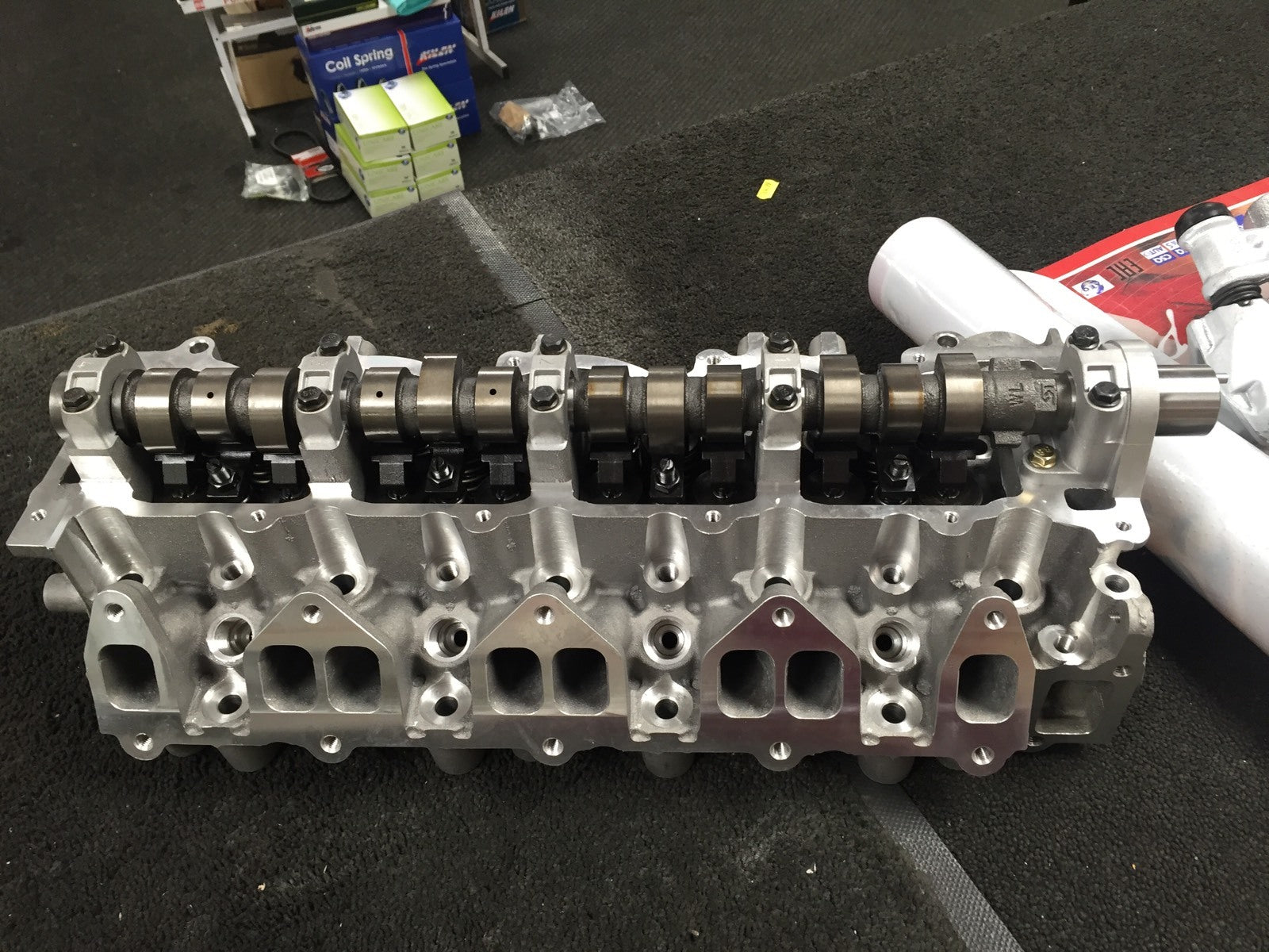 MAZDA BONGO FRIENDEE IMPORT 2.5TD WLT CYLINDER HEAD ASSEMBLED VALVE GASKET SET