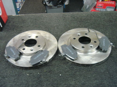 RENAULT CLIO MK2 1.2 1.4 DCi 16V 98-05 FRONT VENTED BRAKE DISCS PADS