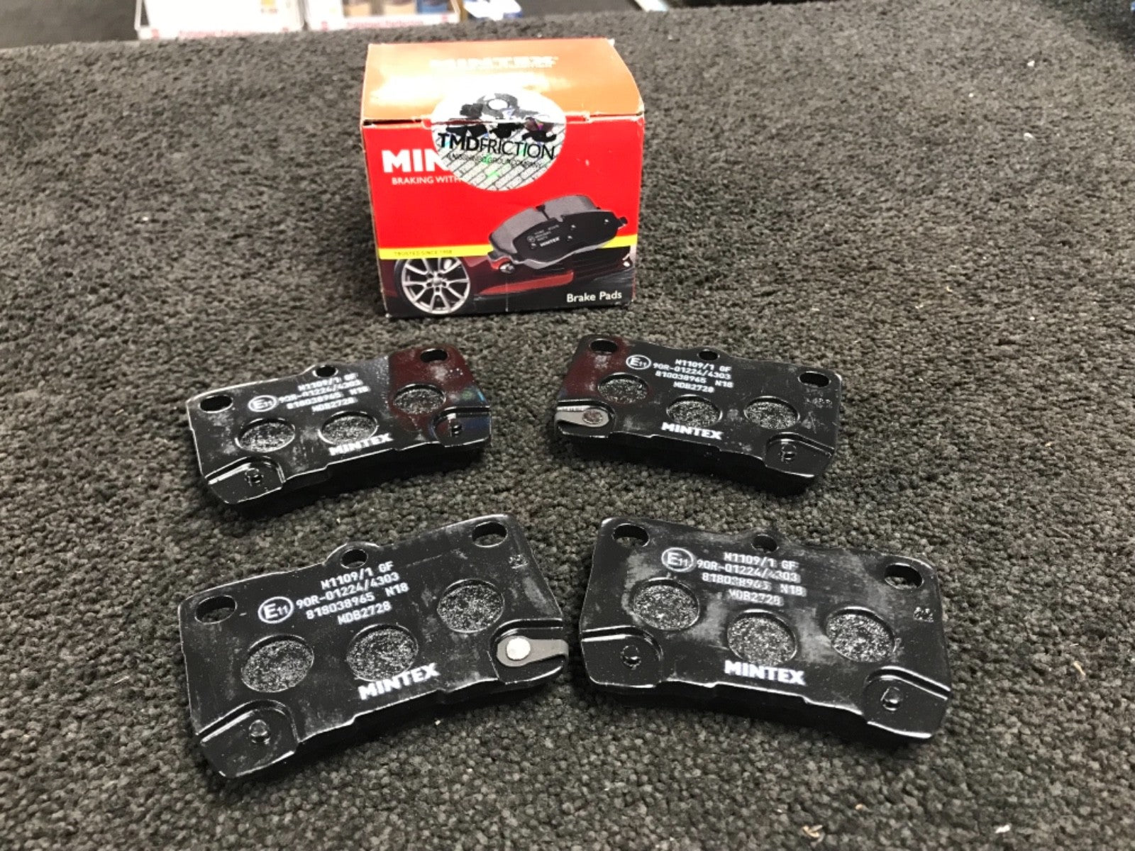 FOR IS250 IS220D IS200D IS250C BRAKE DISC CROSS DRILLED BRAKE PAD REAR MINTEX